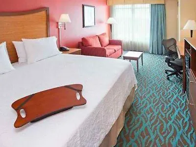 Hampton & Chicago North Shore Hotel