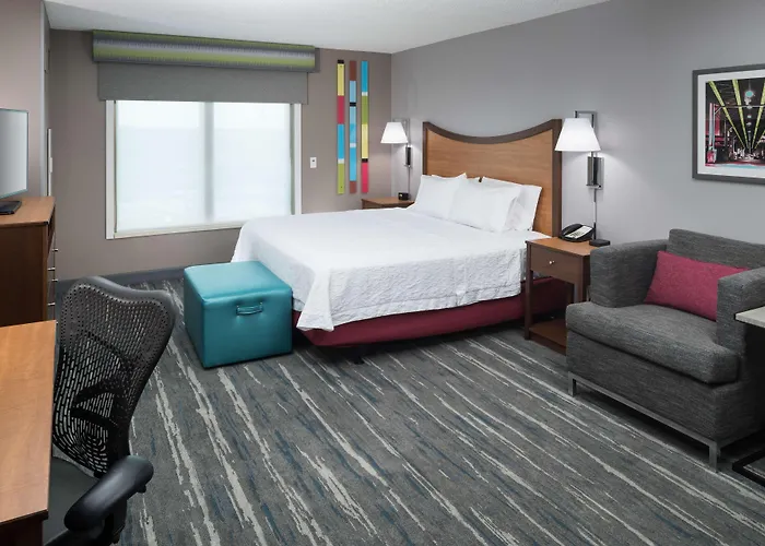 Hampton & Chicago North Shore Hotel 3*