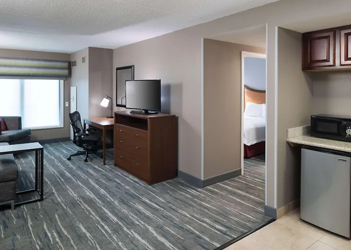 Hampton & Chicago North Shore 3*