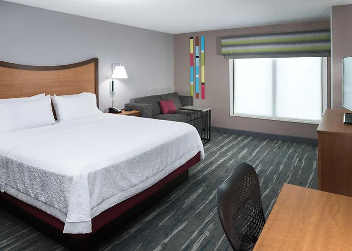 Hampton & Chicago North Shore Hotel 3*