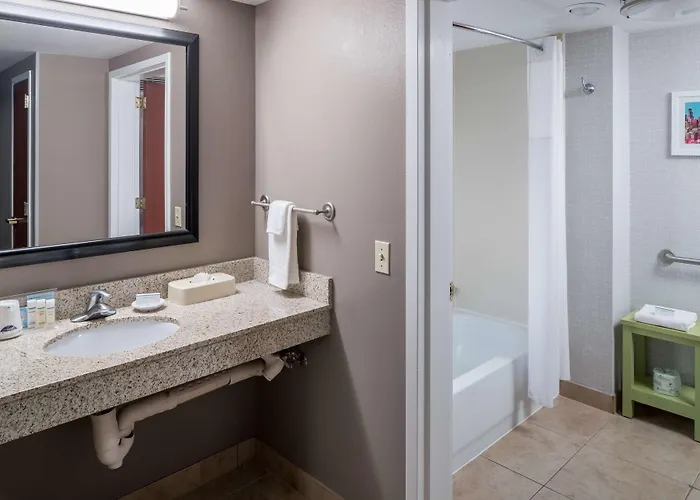 Hampton & Chicago North Shore 3* Skokie