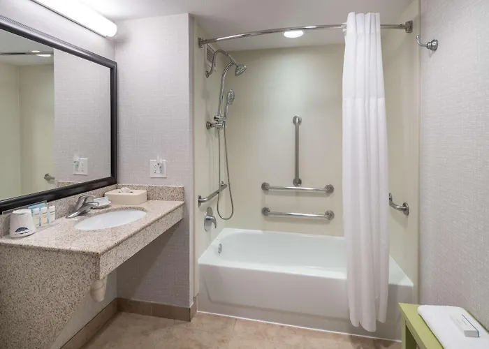 Hotel Hampton & Chicago North Shore