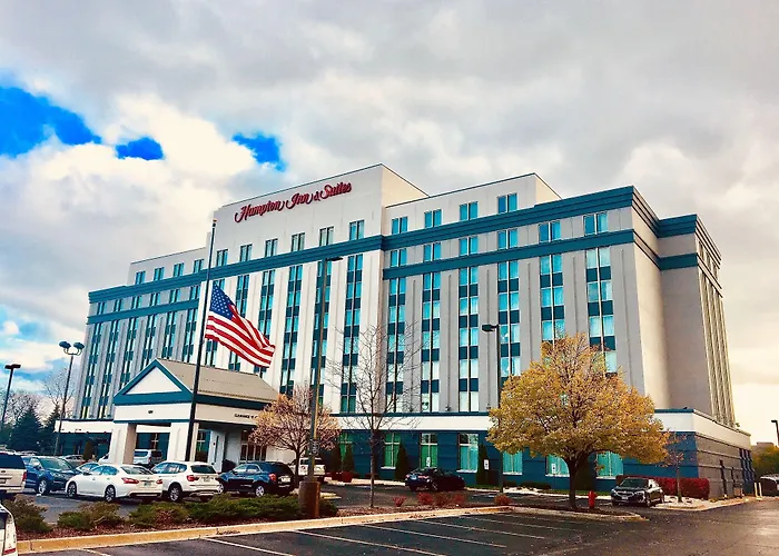 Hampton & Chicago North Shore Hotel 3*