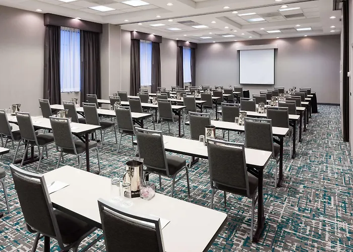 Hampton & Chicago North Shore Hotel Skokie