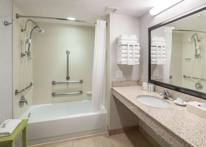 Hotel Hampton & Chicago North Shore