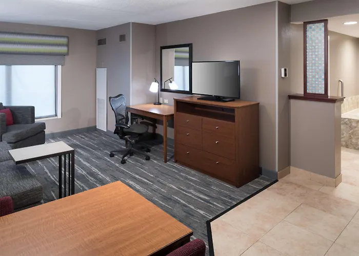 Hampton & Chicago North Shore 3*