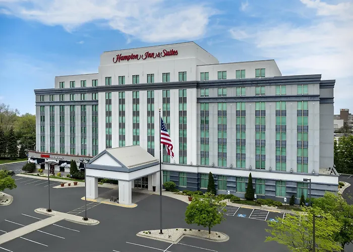 Hampton & Chicago North Shore Hotel 3*