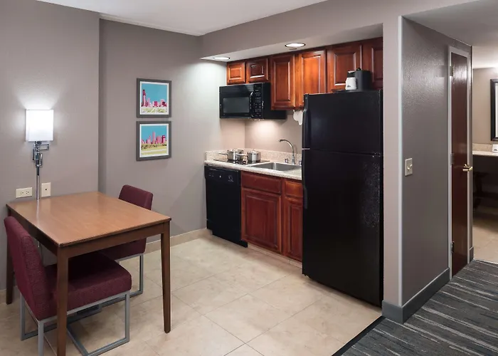 Hampton & Chicago North Shore Hotel 3*