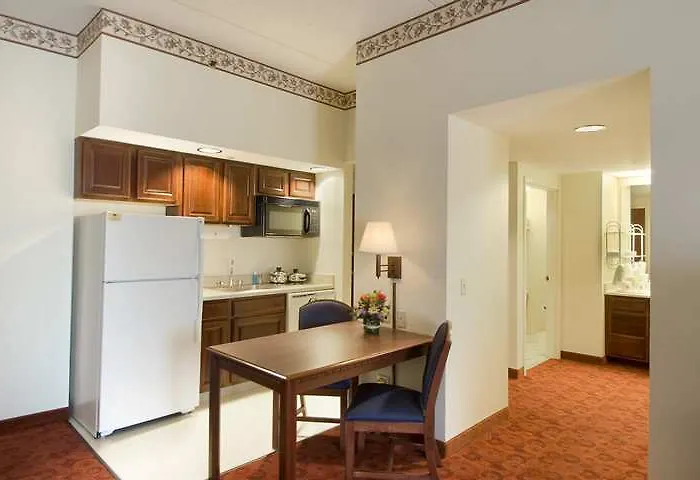 Hampton & Chicago North Shore 3*