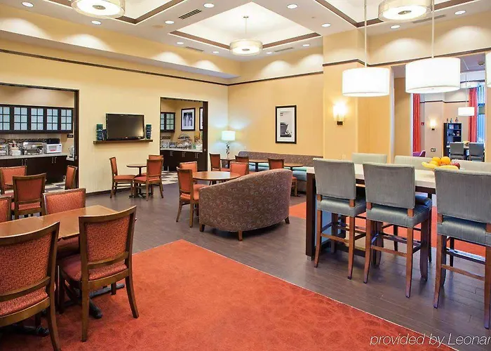 Hampton & Chicago North Shore Hotel 3*